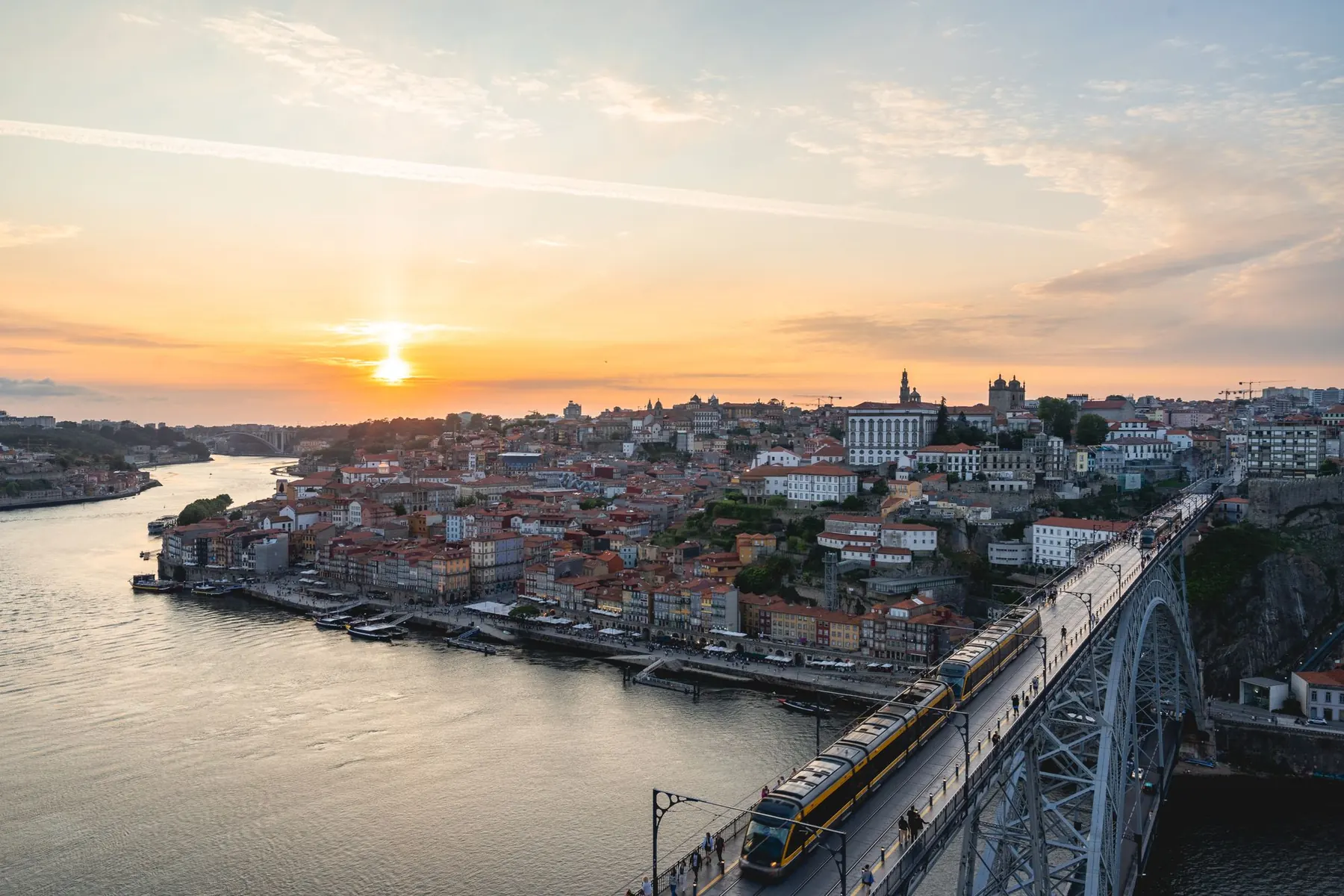 Porto au coucher du soleil, le pont Dom-Luís sur le Douro